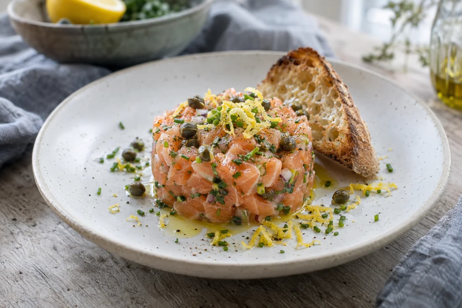 Laksetatar med kapers og citron